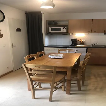 아파트 For 6 People In *